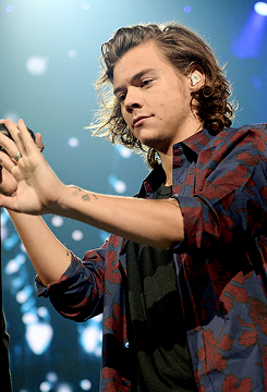 Sex mr-styles:  One Direction performs onstage pictures