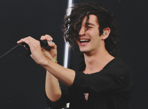 1975fans: syntheticapparitions: matty // day 3 glastonbury  smiley matty 