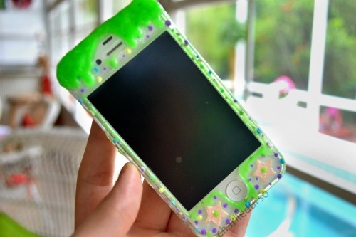 charliedurso:The front of my case I made before and now fixed, I added glow in the dark slime and fixed up paint :)