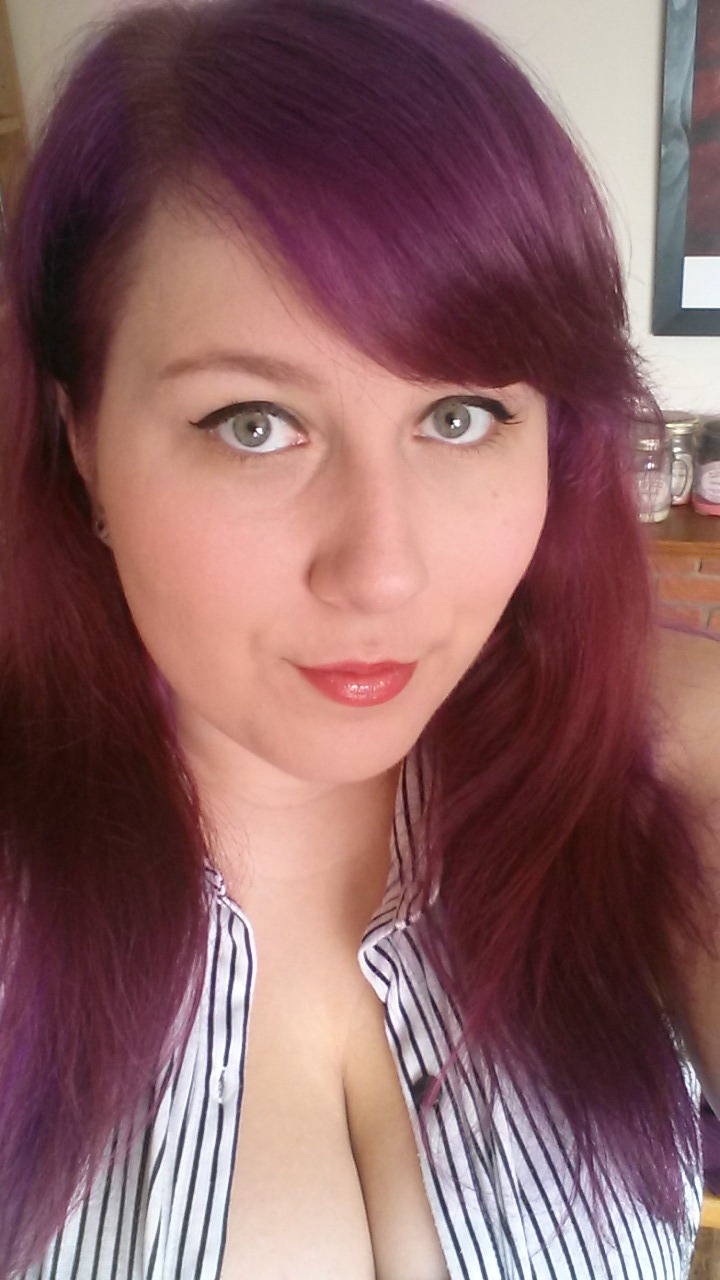 fishnethousepet:  Don’t think I actually posted a pic of my finished hair lol.