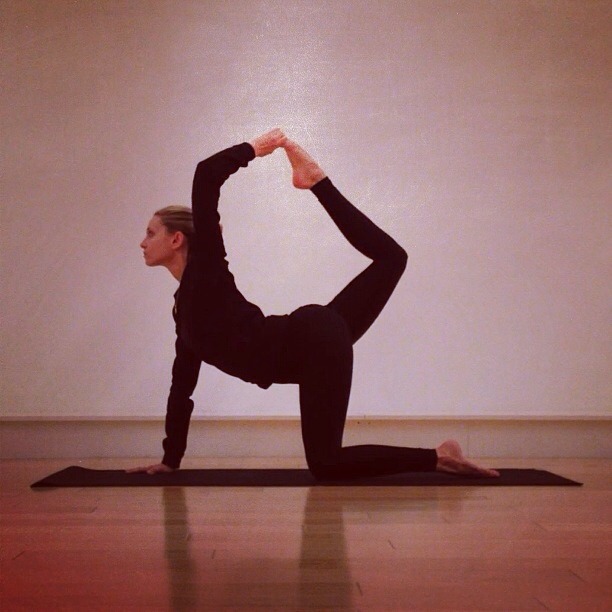 Leslie Lewis Yoga — One Handed Tiger Pose, aka Eka Hasta Vyaghrasana,...