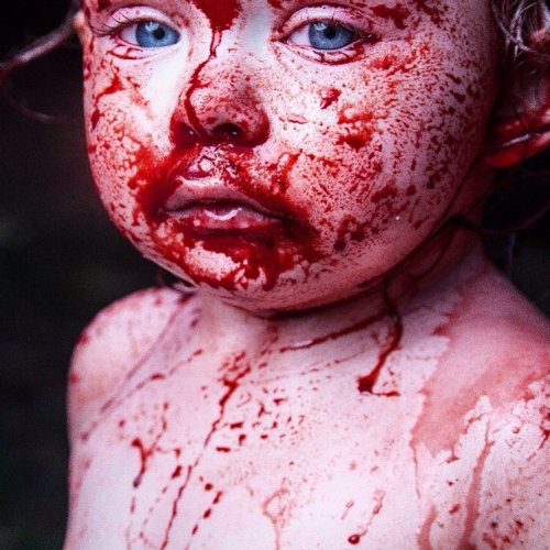 imustbedead:  Blood white and blue. New photo My niece shade. Fuck your 4th of July!