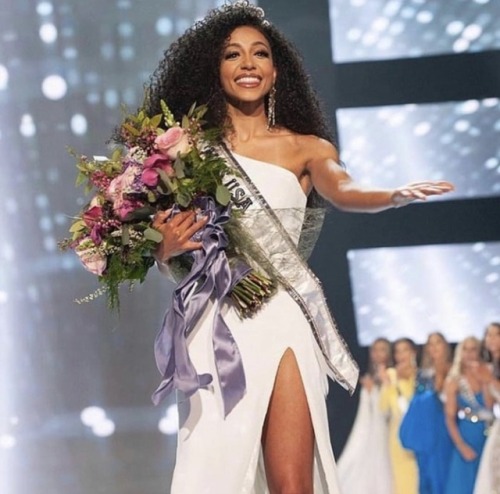 securelyinsecure: For the first time in history, all of the country’s top pageant winners are black!