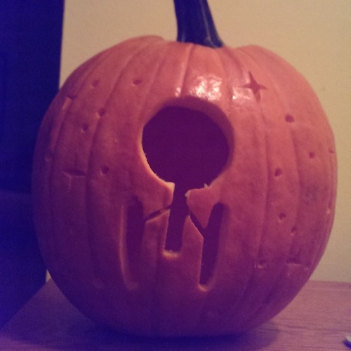 warpfactornonsense:  First time properly carving a pumpkin!