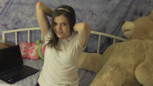 lilsophiestudios:  Naughty Diaper Girl  These are screenshots from a clip i did recently.  