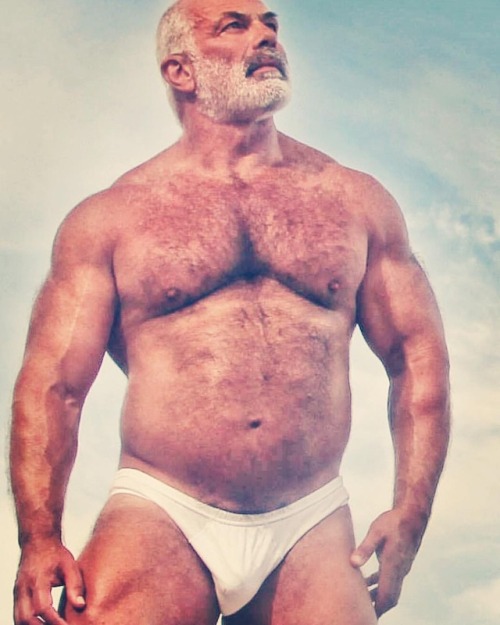 theolderthebetter: #maturedaddies #theolderthebetter #silverdaddies #menwithfur #dilf