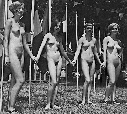 nudiarist2:Classic Nudists classic-nudists.blogspot.com/2018/01/blog-post_30.html?zx=f9bbaef9
