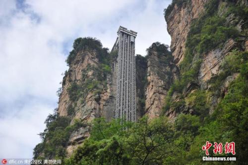 cctvnews:Aerial shots of world’s highest outdoor elevatorIf you’ve thought taking a glass elevator o