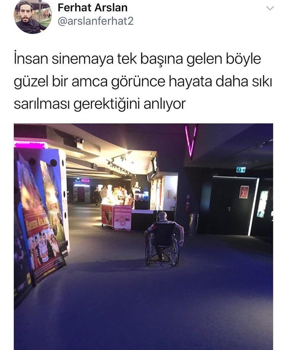 İnsan sinemaya tek başına...