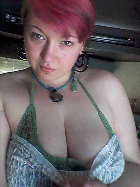 acidkittiegoddess:  im-alwayshorny:  acidkittiegoddess:  Dem weeds dem titties ;) ♥♥♥  So beautiful 💙💙💙  Thank you babe ♥♥♥