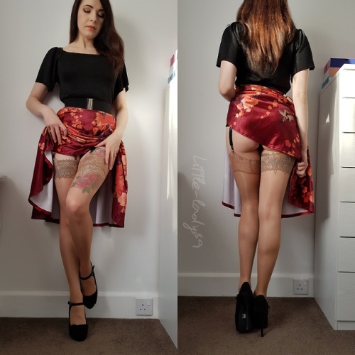 little-lady89: Yayy it’s Friday I adore my new velvet skirt