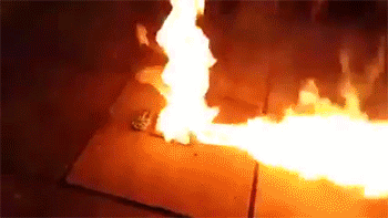 sizvideos:  Why you should never poke a phone battery with a knifeVideo