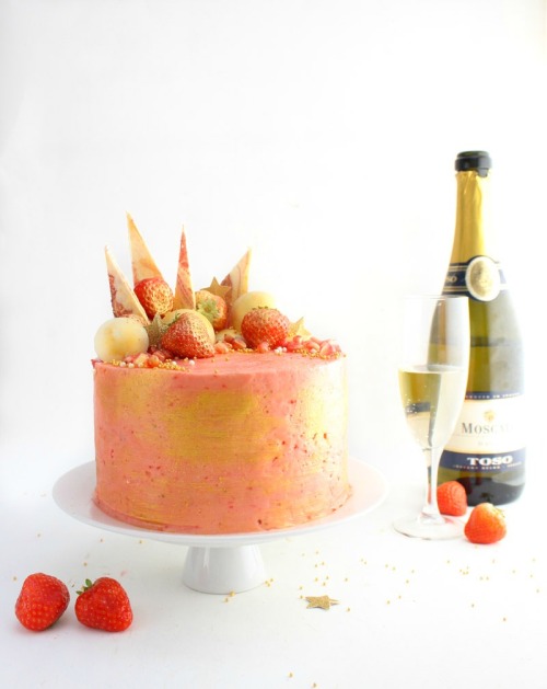 sweetoothgirl: Strawberry Champagne Cake