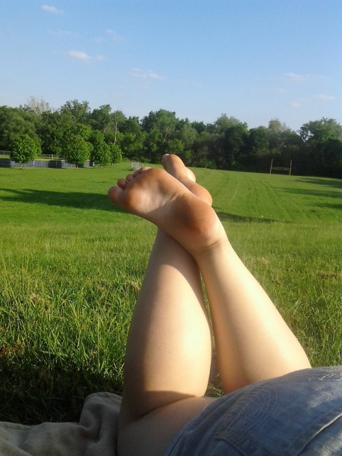 kinglover1: More relaxed feet