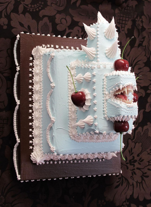 randomencounters:sweetsicks:xEncounter: some wall-mounted cake Mimics