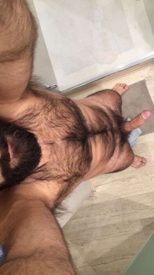 manlybush:  Woof. What’s not to like about all this fur 😍