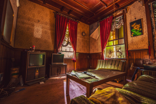 Abandoned Mansion - B森の廃洋館,日本