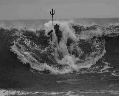 serescosmicos: Statue of Poseidon in SpainSource:Michael Johnson