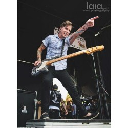 laiagorephoto:  @sws_official on @warpedtour …this guy…lol he’s so entertaining to shoot. #sws #sleepingwithsirens #warpedtour #warpedlooksback #warped2014 #mydayonwarped #concertphotography #concert 