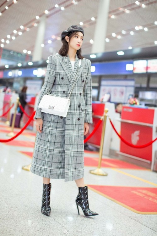 Victoria Song - Airport Fashion Follow Viviane Fashion for more street style updates !!