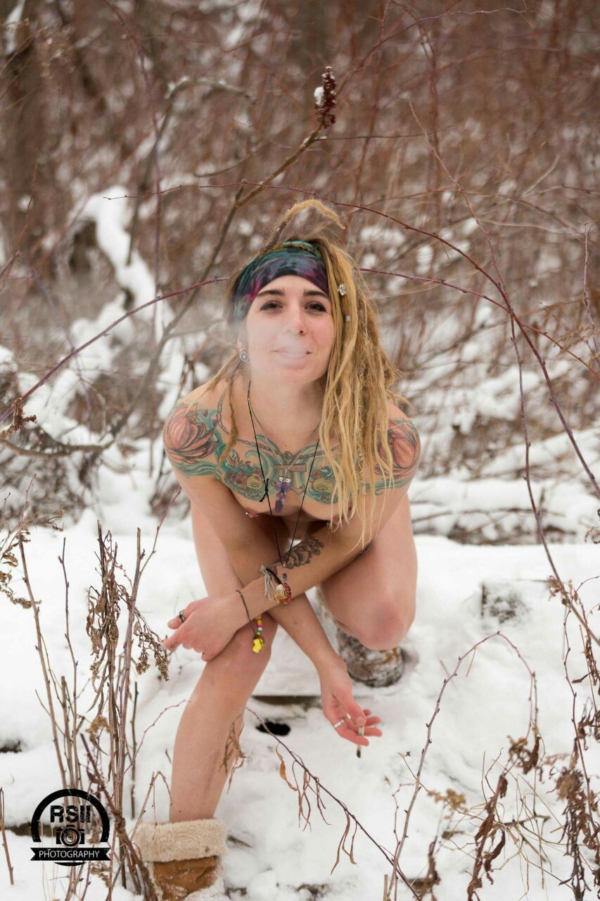 piklewig:  Smoking my life awayy.