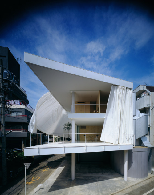 CURTAIN WALL HOUSETokyo, Japan1995By Shigeru Ban ArchitectsThe client of this house has long enjoyed