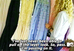 cherrylips-crystalskie-s:tyalorswift:Once Upon A Prom - Taylor & Abigail prepare for prom!This w
