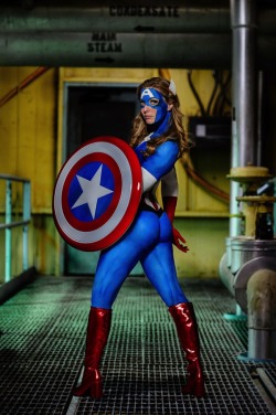 nerdybodypaint:  Mz Captain America body painted cosplay 