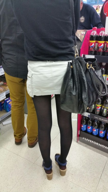 pinkyman76: Candid shors whilst in shop. Shes stood with her boyfriend, i really wanted to rub my ha