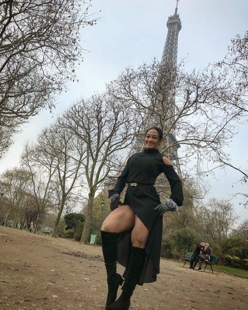 bufordc:  melaninmuscle: JESSICA OLAYA BETANCUR What wonderful thighs