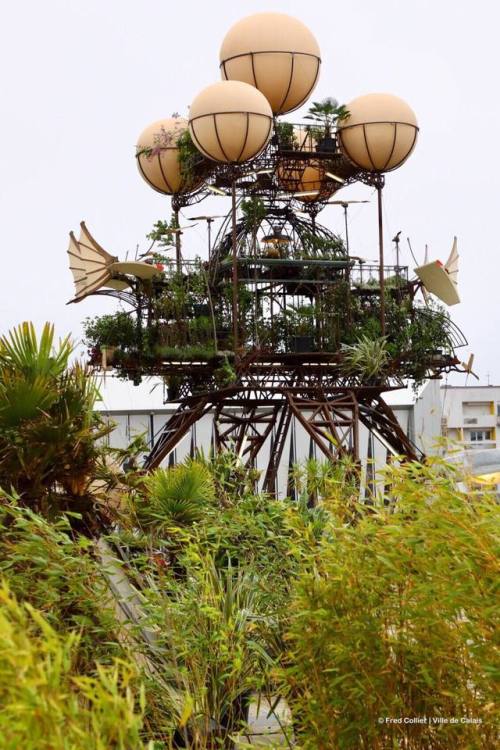 steampunktendencies:  The flying greenhouse called “Aéroflorale” by François Delarozière in Calais, France.