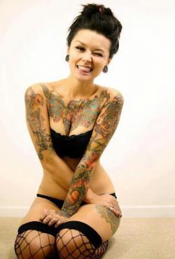 ohmygodbeautifulbitches:  Brittany Bui  Love her and the tattoos.