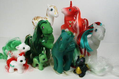 ahorseofeverycolor:It’s My Little Monday!With a Christmas Custom Crew…bringing holiday wishes to you