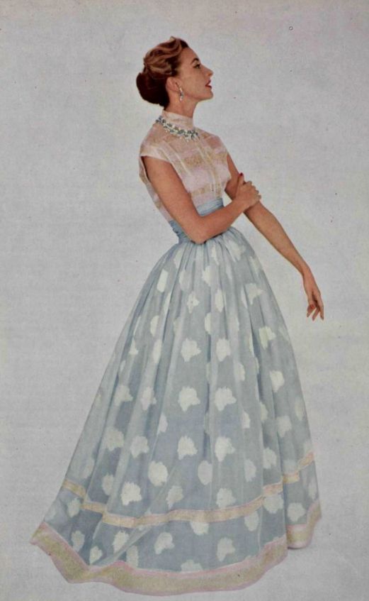 theniftyfifties:  Evening dress by Pierre Balmain, 1954.