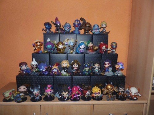missminzington: Hello. My name is Minx, I’m 20 years old and I have a problem.[JK, I love all of them and I regret nothing.]