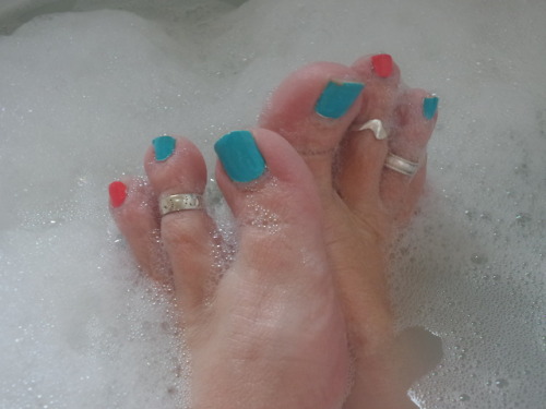 some more pics of my toasies in the bath… are they just a bit wrinkled lol… colour com