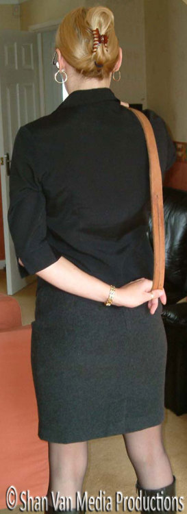 miss-shanelle:  #lochgellytawse - Miss Shanelle is ready with her tawse for all those miscreants!