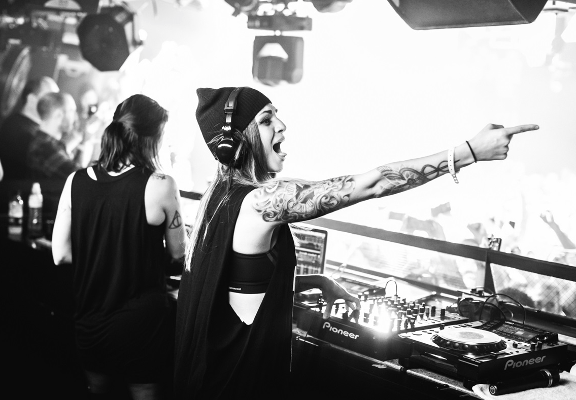 assassinx15:  phillykrew:  Jahan and Yasmine at Ministry of Sound   They’re not