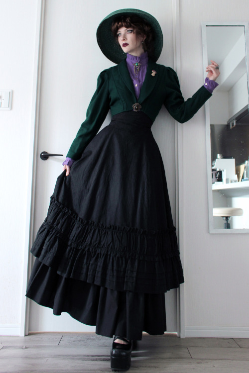  PoisonOutfit rundownJacket: vintageSkirt: second-hand Victorian MaidenUnderskirt: second-handBlouse