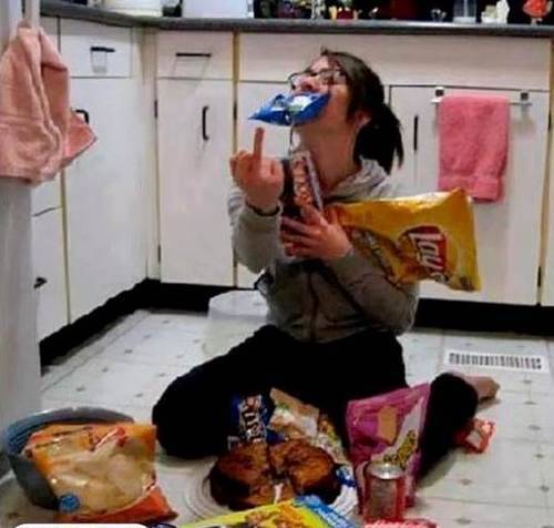 "Você precisa parar de comer porcaria"