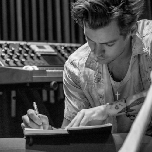 harrystylesarchive: @DawBell @Harry_Styles recording his debut solo album in #Jamaica. Oh, and 