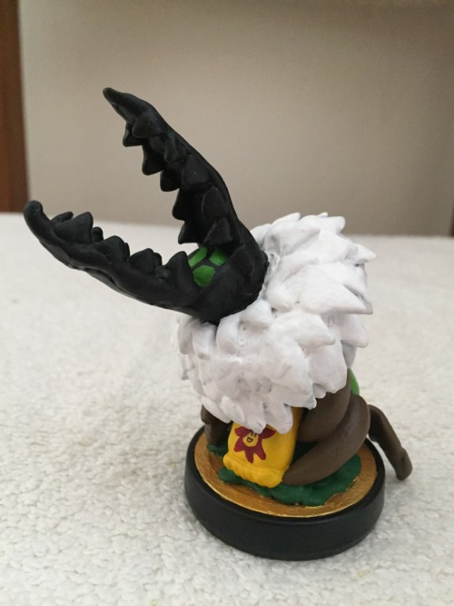 Custom Centipeetle Amiibo using G&amp;Ws base stand.  Made from self drying plastic clay and For