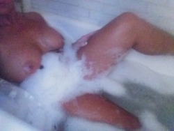 tylerstrouble:  Rub-a-dub-dub…there’s