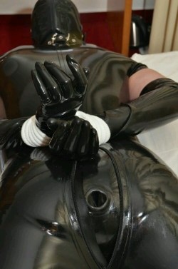 thelat3xbitch:  My latex holes belong to