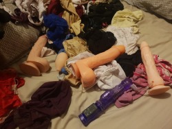 momsoncum:  Mum’s panties and toys 