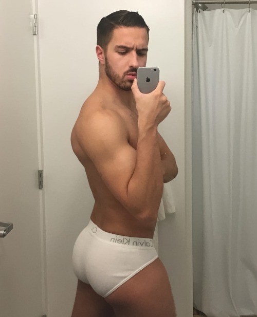 mystraightfriend:  Mystraightfriend.tumblr.com