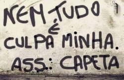 filosofia-d-rua:  Quase sempre a culpa é