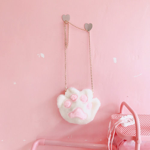 ari-kanon: Cat Paw Chain Bag