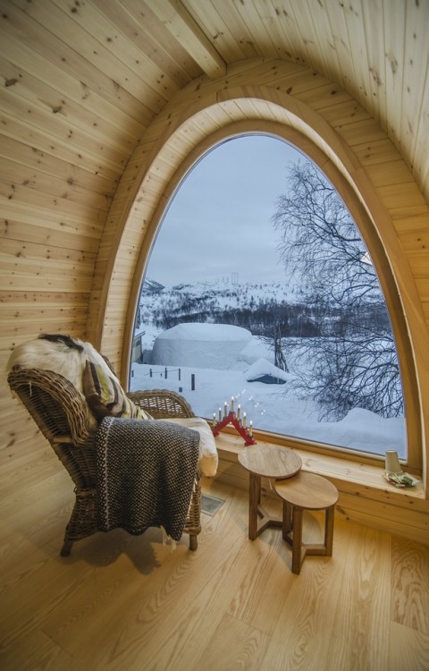 luxuryon:  A lovely collection of reading nooks