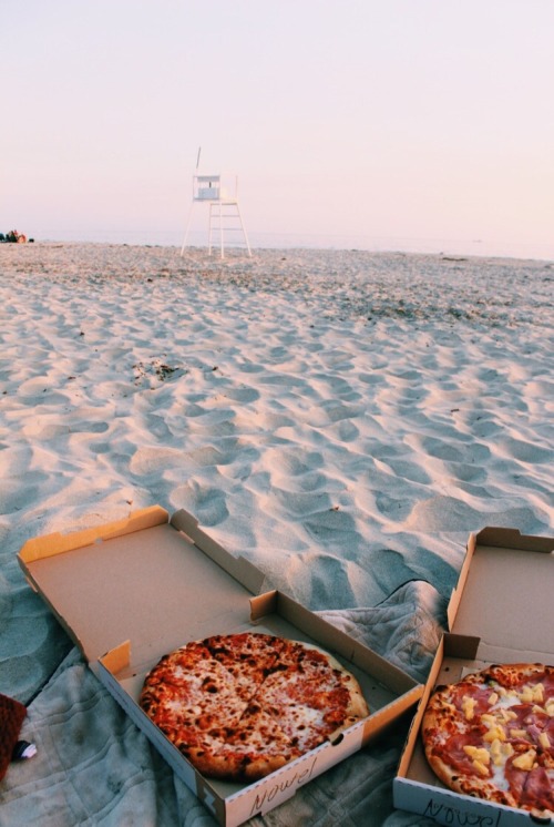 Where I want to be. Love the pineapple and Canadian bacon pizza.